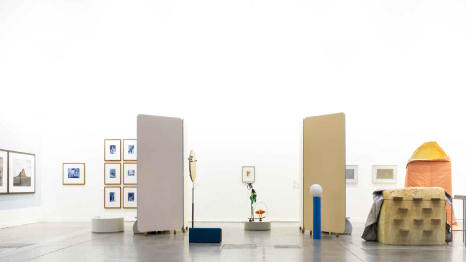 <h6><b>Jury 2019</b></h6>
<h6><b>Paula van den Bosch</b>, Art Historian and Senior Museum Curator, Bonnefantenmuseum, Maastricht<br />
<b>Sören Grammel</b>, Head of Art since 1960 / Contemporary Art, Kunstmuseum Basel<br />
<b>Francesco Stocchi</b>, Curator for Modern and Contemporary Art, Museum Boijmans Van Beuningen, Rotterdam<br />
The prize has been assigned to C L E A R I N G, Brussels - New York - Brooklyn and MAI 36, Zurich</h6>
